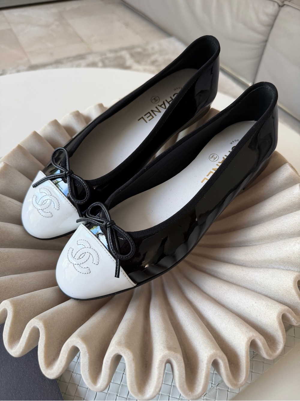 Chanel 26 Black Patent Leather White Cap Toe CC Logo Ballet Ballerina Flats - Picture 8 of 15